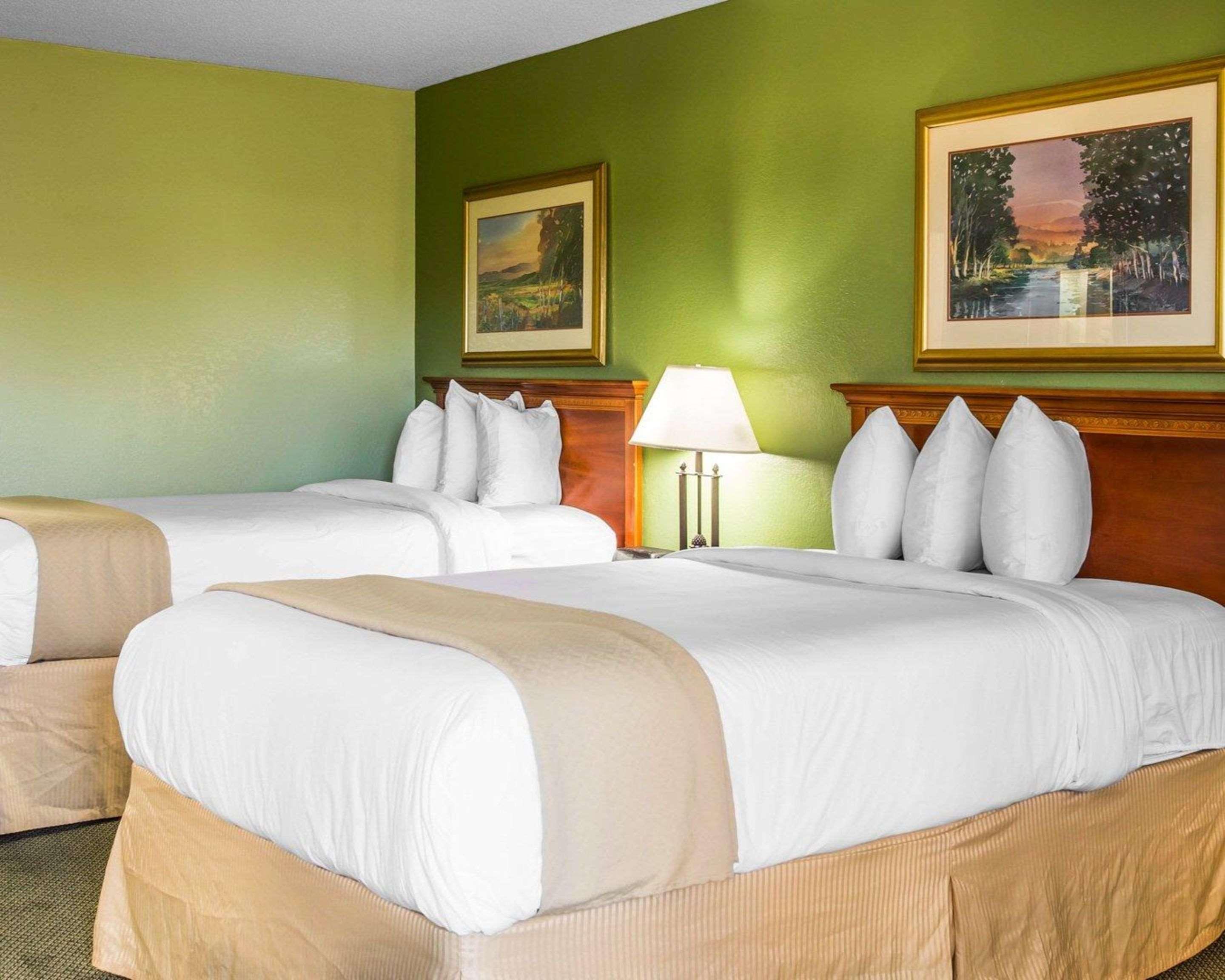 Quality Inn & Suites 웨이크로스 외부 사진