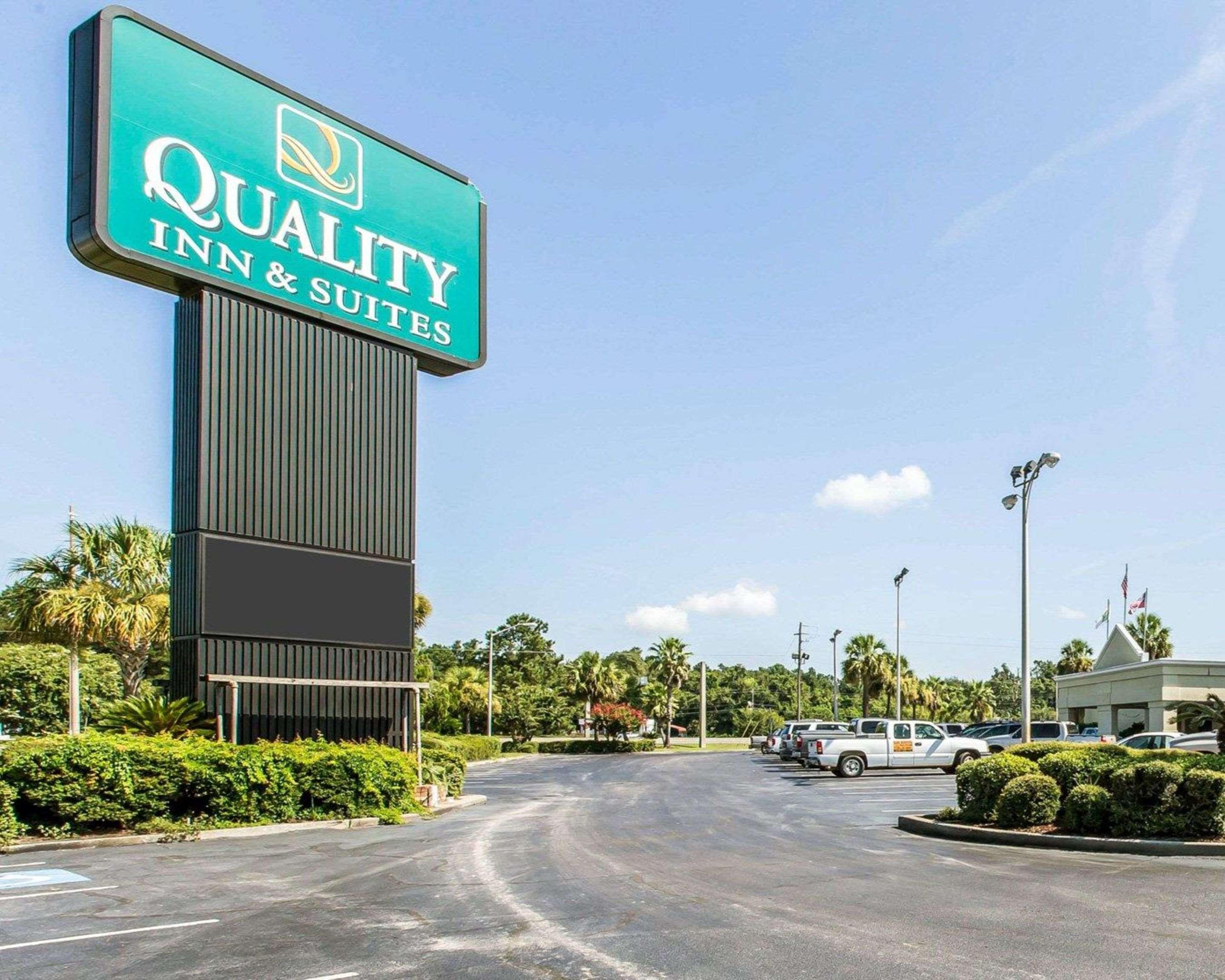 Quality Inn & Suites 웨이크로스 외부 사진