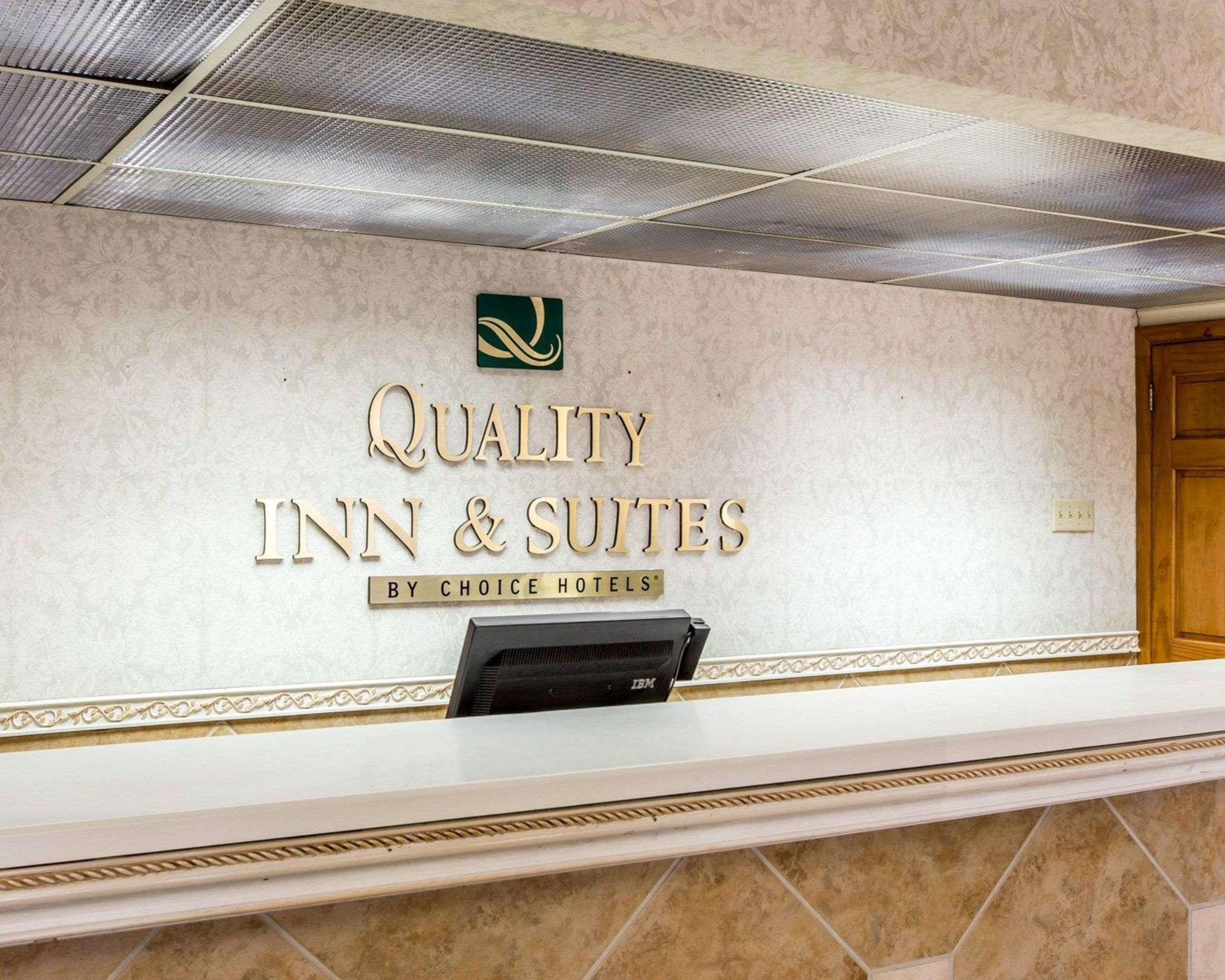 Quality Inn & Suites 웨이크로스 외부 사진